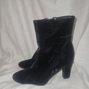 Lauren Ralph Lauren Bridgett Black Velvet Heel Booties Size 8B Boho Witchy Goth